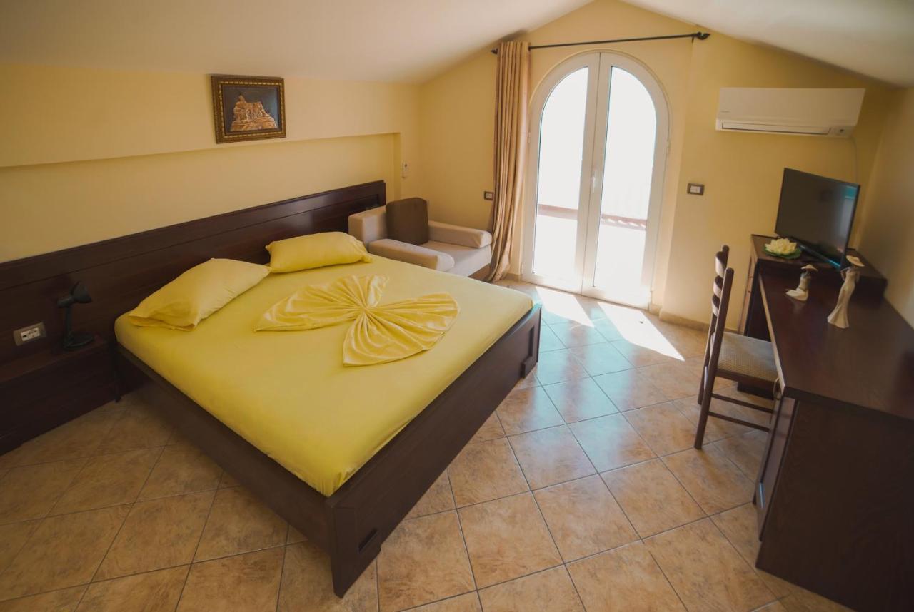 Hotel Serxho Sarandë Buitenkant foto