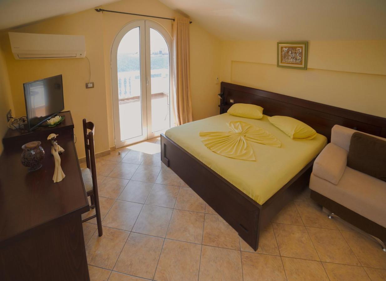 Hotel Serxho Sarandë Buitenkant foto